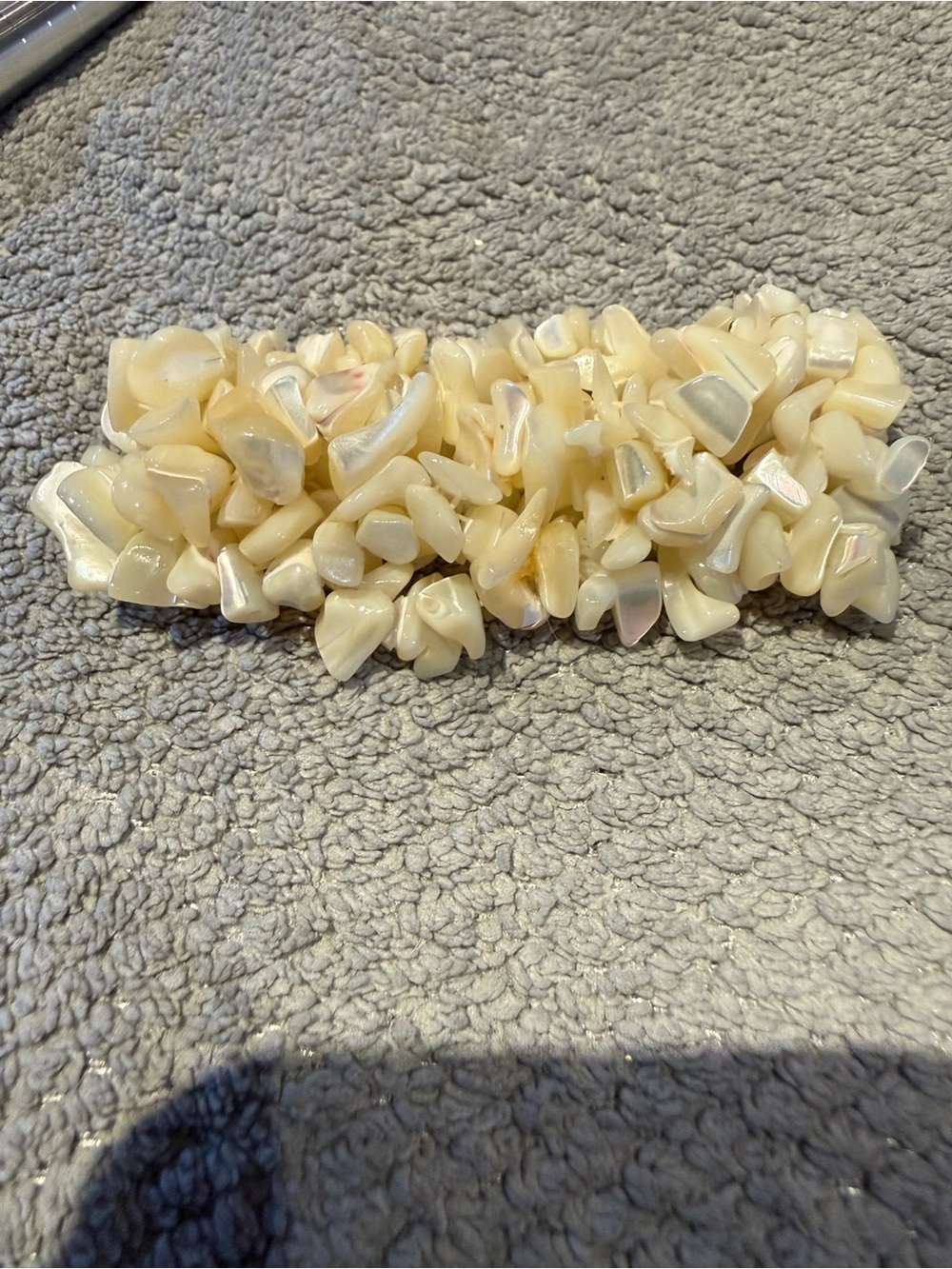 Pearl Shell Chip Stretch Bracelet - Cream Color - Picture 2 of 2